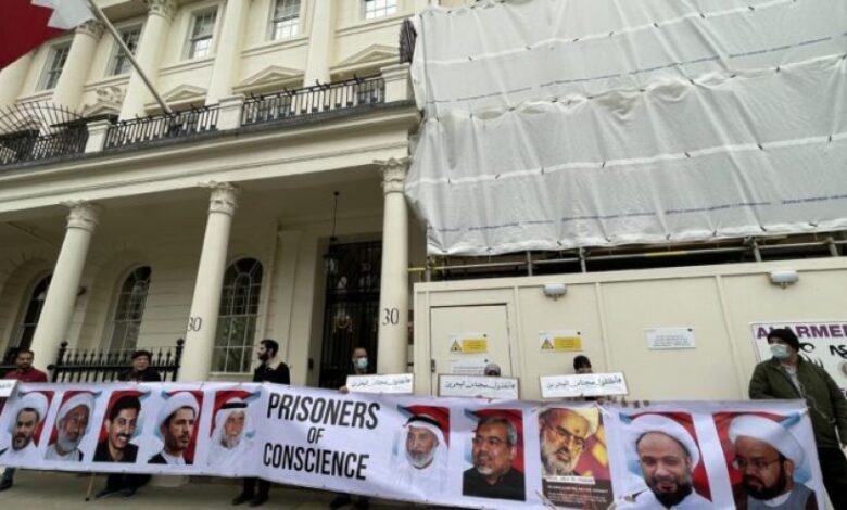 ملف سجناء الرأي يعري سياسات القمع في البحرين