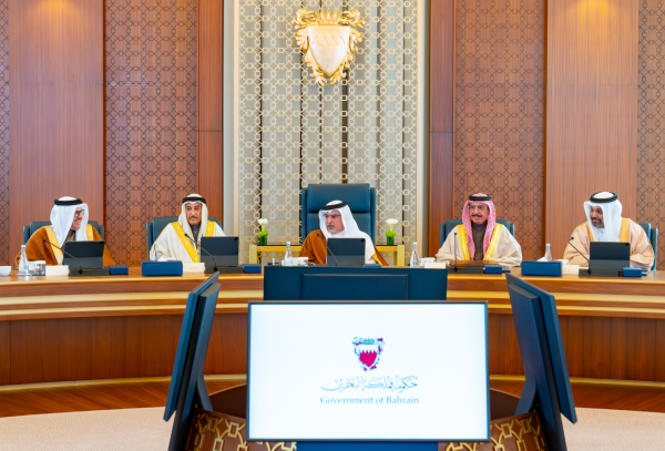 رفع أسعار الوقود والضرائب لتمويل العجز وصناديق العائلة الحاكمة في البحرين