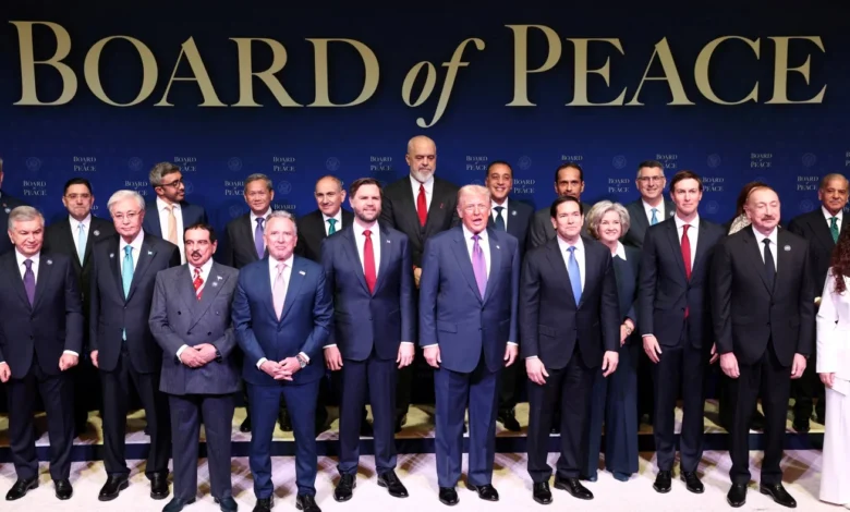 ترامب يسخر من ملك البحرين علنا في اجتماع مجلس السلام بشأن غزة