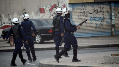 قانون يُكمم الأفواه وانتهاكات تتراكم: البحرين تواصل خنق الصحافة وحرية التعبير