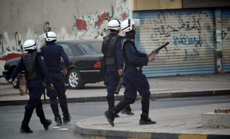 قانون يُكمم الأفواه وانتهاكات تتراكم: البحرين تواصل خنق الصحافة وحرية التعبير