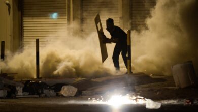 البحرين تحت غطاء التوتر الإقليمي: الرقابة والقمع يتصاعدان مع وفاة معتقل وتعذيب موثق