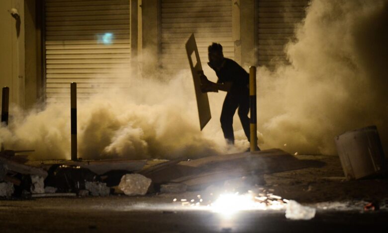 البحرين تحت غطاء التوتر الإقليمي: الرقابة والقمع يتصاعدان مع وفاة معتقل وتعذيب موثق