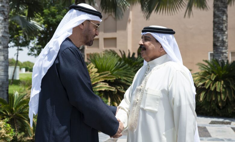 البحرين بين السعودية والإمارات: ارتهان سياسي يهددها بعزلة خليجية خانقة