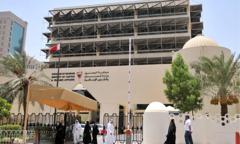 إجراءات مهينة بحق علماء الدين المعتقلين في البحرين شملت تكبيلهم بالأغلال الحديدية