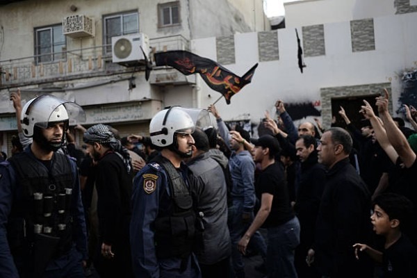 تقرير «ما وراء القيود» يوثق اعتقال علماء الدين الشيعة ويكشف سجلاً أسود لحقوق الإنسان في البحرين